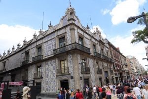 House of tiles /casa de azulejos