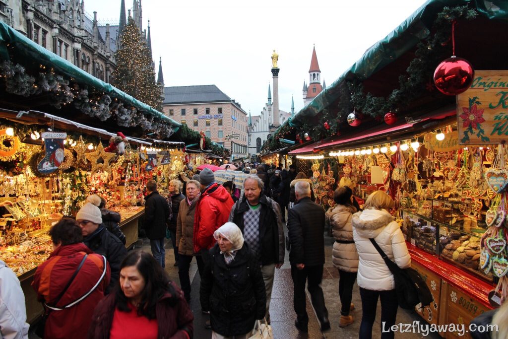 christmas market crowds