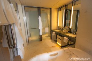 Four Seasons Hotel Seoul Bathroom