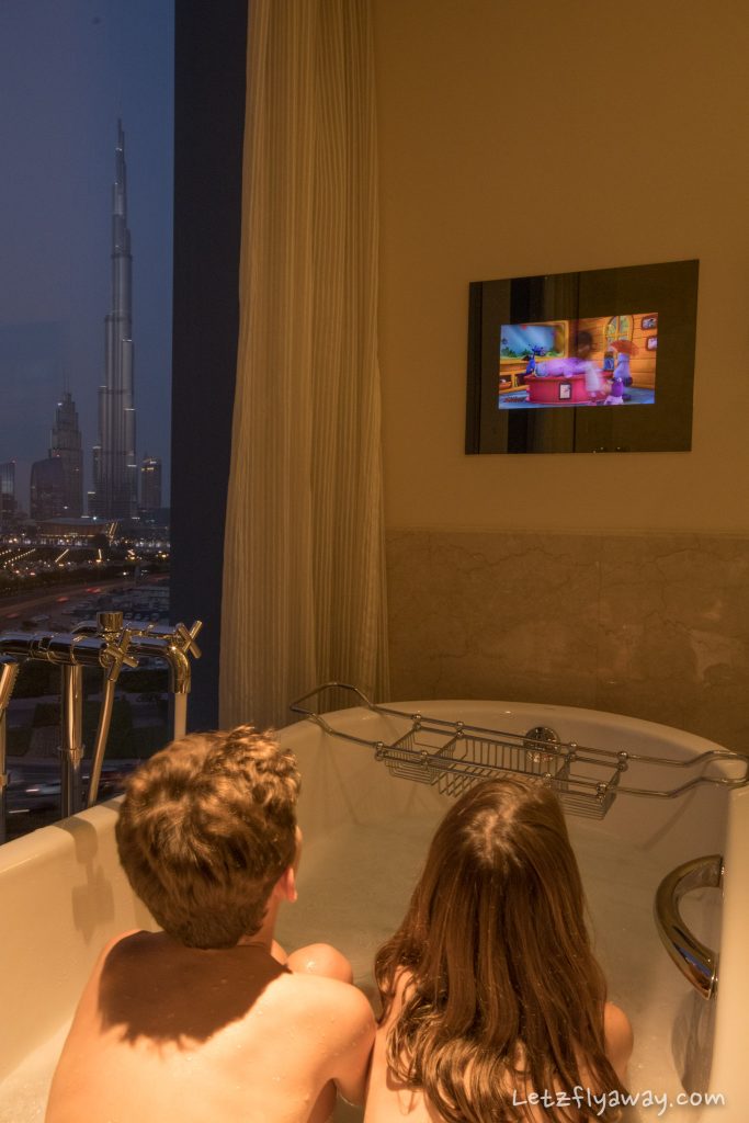 The Oberoi Dubai bath with view on burj khalifa