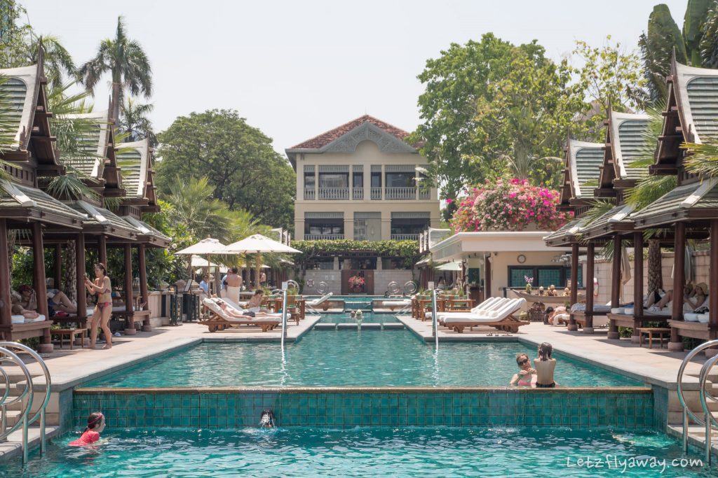 Peninsula Bangkok pool
