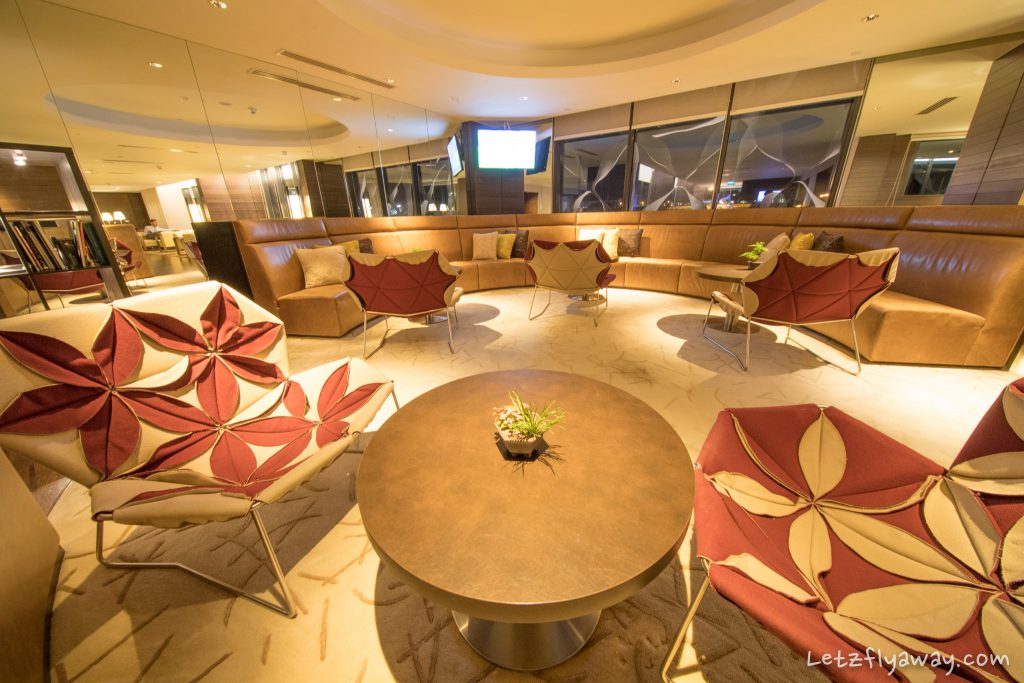 Crowne Plaza Changi lounge